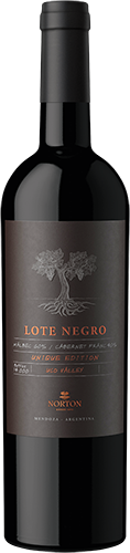 Lote Negro Bottle Image